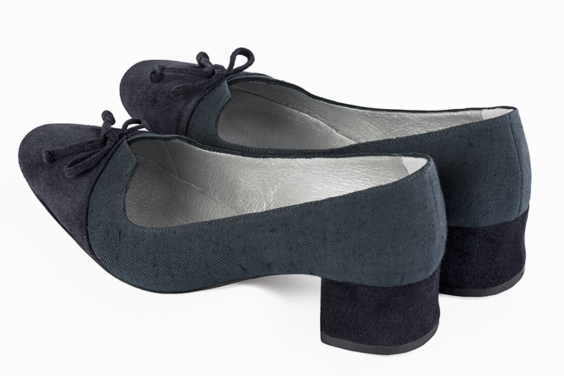 Navy blue women's dress pumps, with a knot on the front. Round toe. Low flare heels. Rear view - Florence KOOIJMAN